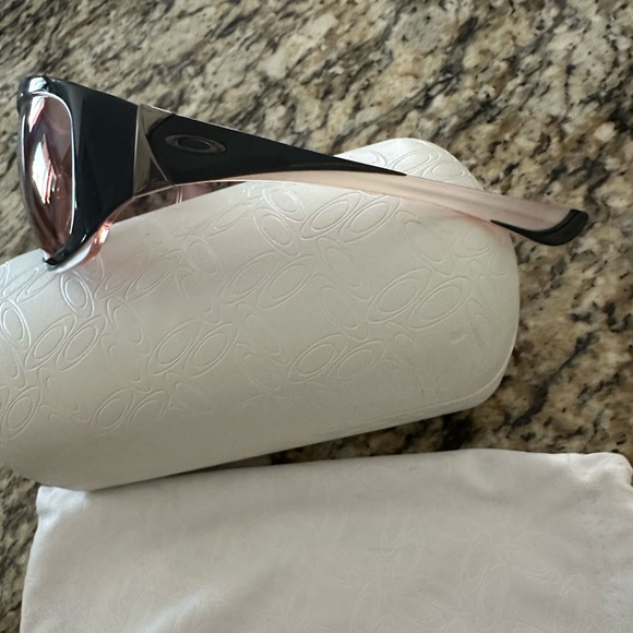 Ladies Oakley Sunglasses main image 2